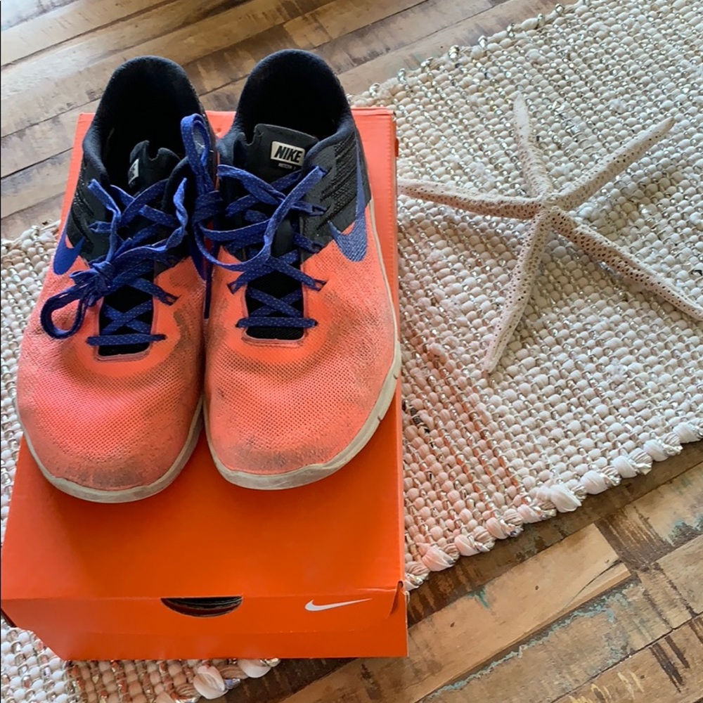 Size 8.5 NIKE Metcon 2